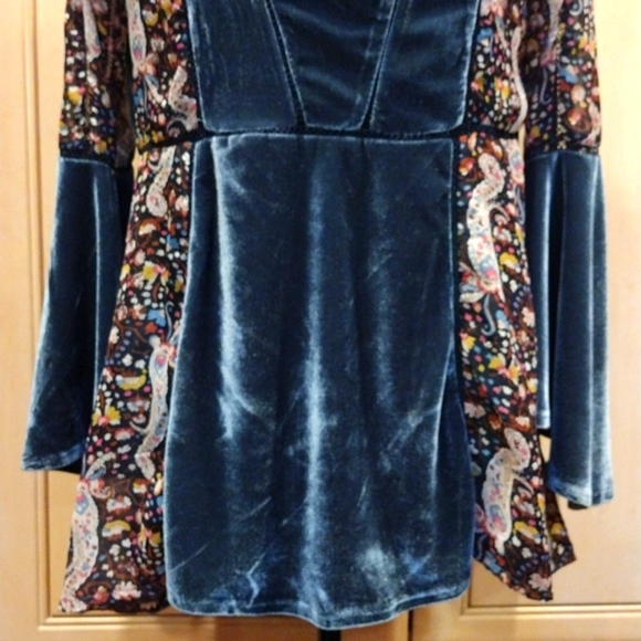 🔥POL Velour and Sheer Paisley Tunic With Bell Sleeves - Picture 11 of 17